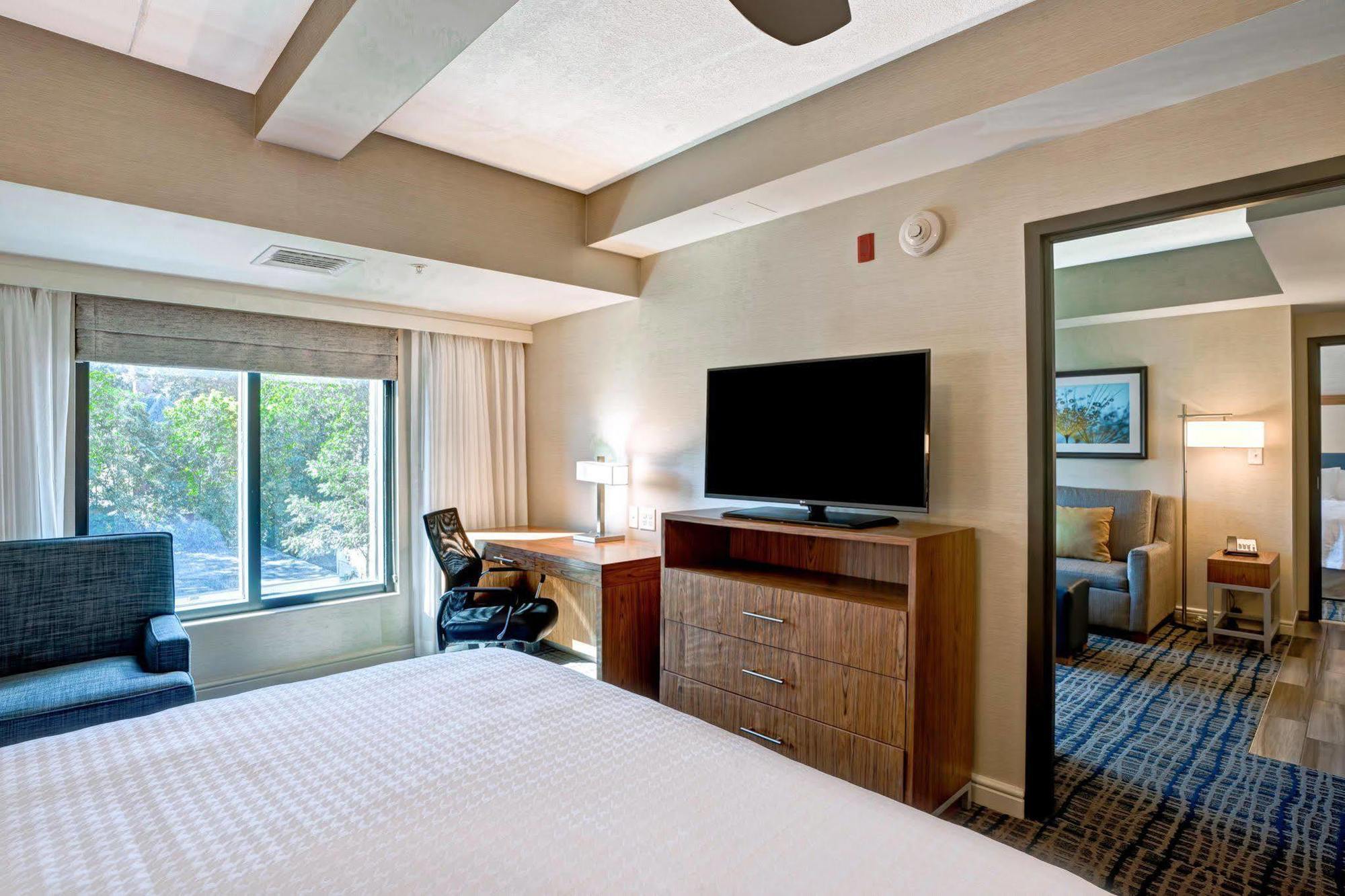 คอร์ตยาร์ด บอสตัน เวสต์โบโรห์ Hotel ภายนอก รูปภาพ